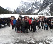 Gruppenfoto aller Teilnehmer an der Kutschenfahrt in der Falzthurn