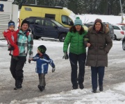 Monika mit Lucca und Willian, Margret und Nann kommen auch zur Schlittenfahrt ...